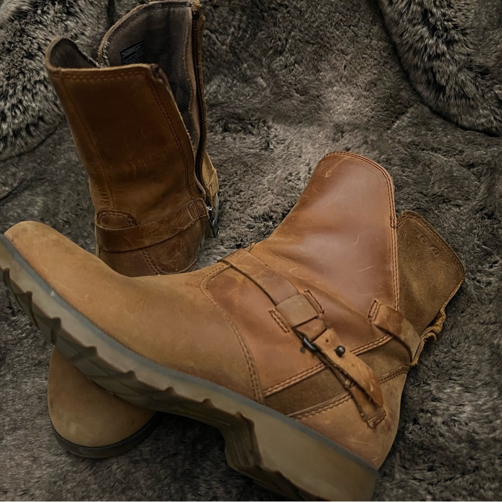Teva Women's Tan Winter Boots
